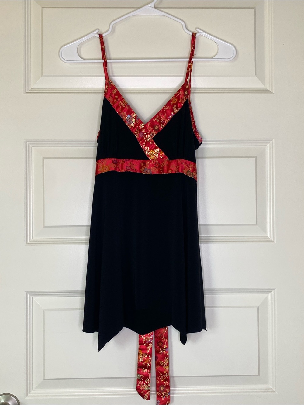 INSANE Vintage Forever 21 Black Top with Red Floral Trim